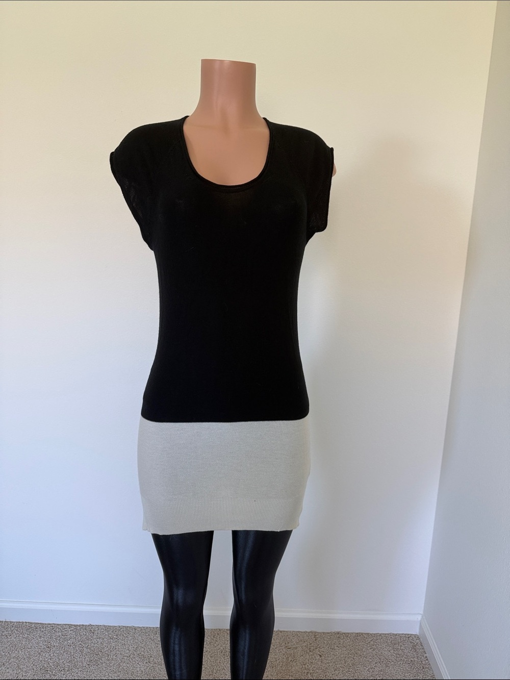 Black and Cream Scoop Neck Tunic Top size extra small